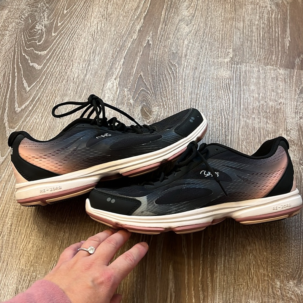 Ryka 9.5W shoes